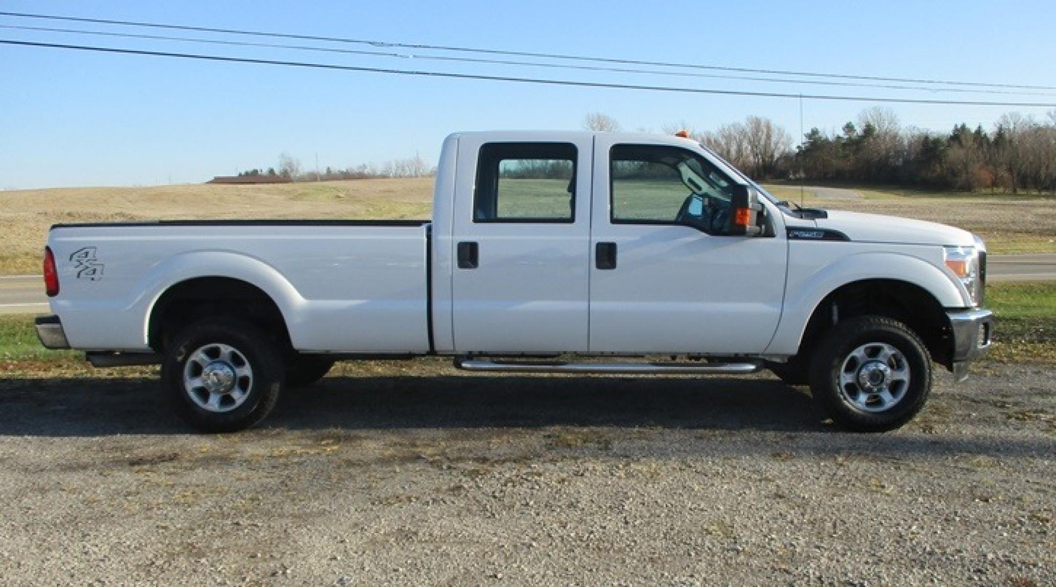 2016 White /Gray Ford F-250 SD (1FT7W2B60GE) with an 6.2 V8 engine, Auto transmission, located at 1725 US-68 N, Bellefontaine, OH, 43311, (937) 592-5466, 40.387783, -83.752388 - 2016 FORD F250 “SUPER DUTY” w/”APPEARANCE PKG” XL CREW CAB 4x4 6.2 V8, AUTO, White/Gray, AMFM/CD, Power Mirrors, Power Windows, Power Locks, Power Brakes, Power Steering w/tilt/cruise, Trailer Package w/bumper & bed hitch, Electric trailer brake, Bed Liner, Chrome Bumpers, Chrome Tube Steps - Photo #3